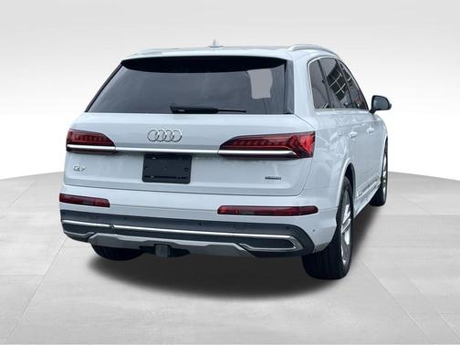Glacier White Metallic 2021 Audi Q7 45 Premium Plus