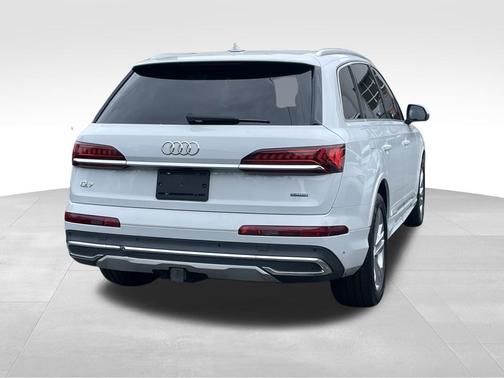 Glacier White Metallic 2021 Audi Q7 45 Premium Plus