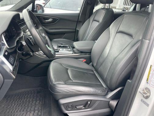 Glacier White Metallic 2021 Audi Q7 45 Premium Plus