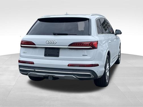 Glacier White Metallic 2021 Audi Q7 45 Premium Plus