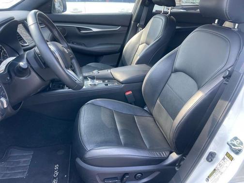 Majestic White 2023 INFINITI QX55 LUXE