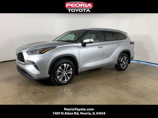 Celestial Silver Metallic 2024 Toyota Highlander XLE