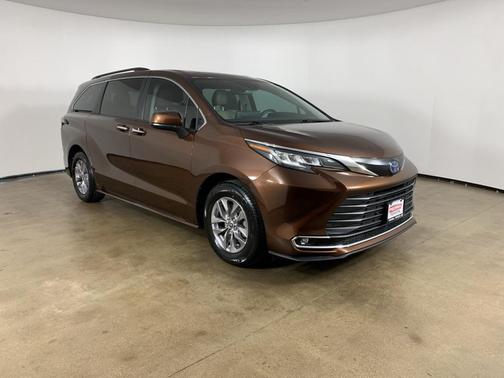 2022 Toyota Sienna XLE