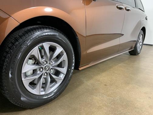 2022 Toyota Sienna XLE