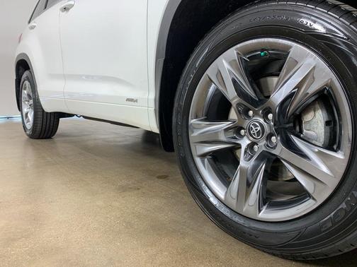 2019 Toyota Highlander Hybrid Platinum
