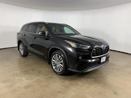 2022 Toyota Highlander Hybrid Platinum