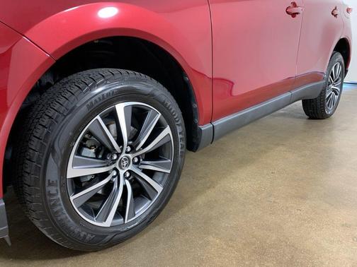 Ruby Flare Pearl 2021 Toyota Venza LE