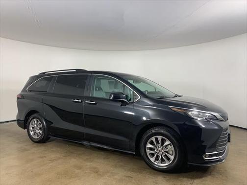 2022 Toyota Sienna XLE 7 Passenger