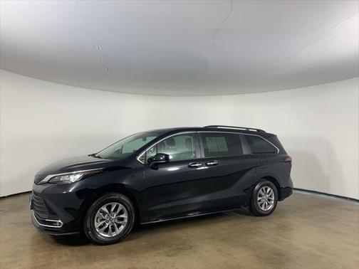 2022 Toyota Sienna XLE 7 Passenger