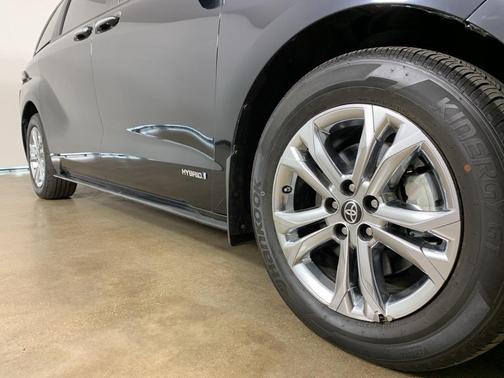 2021 Toyota Sienna Platinum 7 Passenger