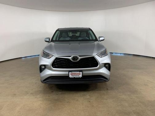 Celestial Silver Metallic 2024 Toyota Highlander LE