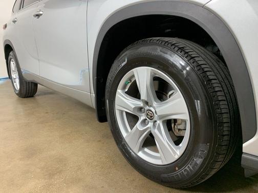 Celestial Silver Metallic 2024 Toyota Highlander LE