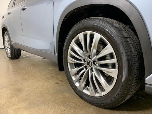 2024 Toyota Highlander Platinum