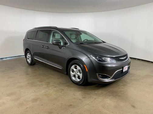 Granite Crystal Metallic Clearcoat 2017 Chrysler Pacifica Touring-L