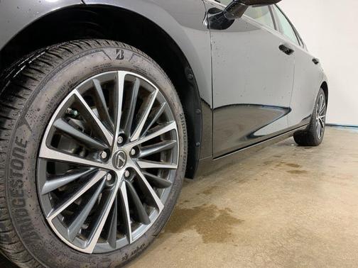 2023 Lexus ES 350 Base
