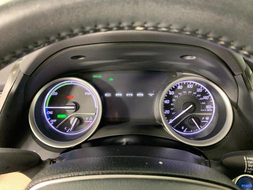 2022 Toyota Camry Hybrid XLE