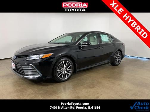 2022 Toyota Camry Hybrid XLE