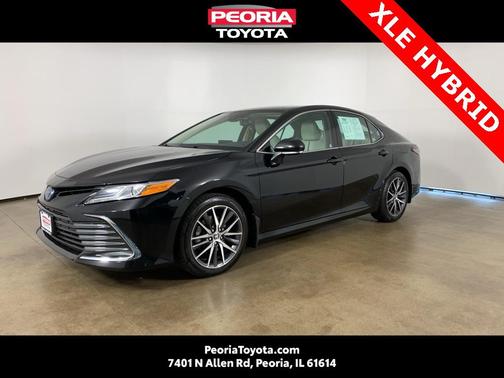 2022 Toyota Camry Hybrid XLE