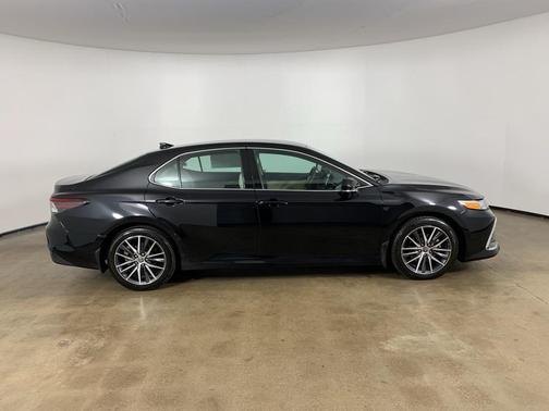 2022 Toyota Camry Hybrid XLE