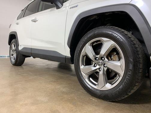 2020 Toyota RAV4 Hybrid SE