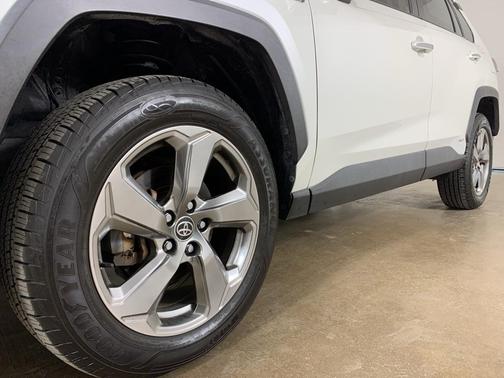 2020 Toyota RAV4 Hybrid SE
