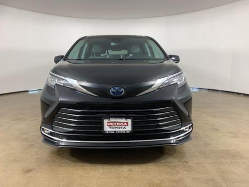 Midnight Black Metallic 2022 Toyota Sienna XLE