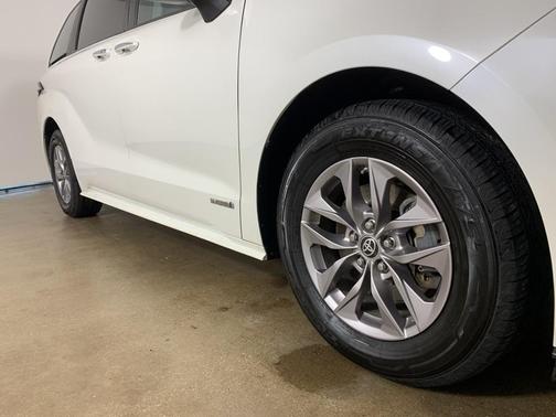 2021 Toyota Sienna XLE 7 Passenger