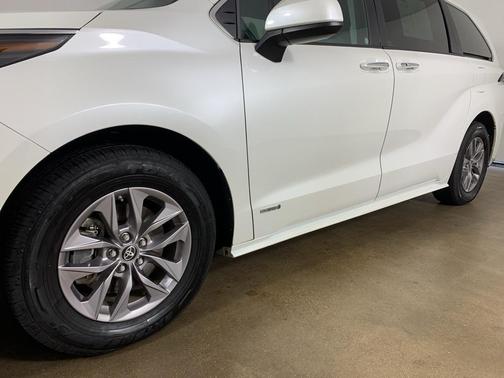2021 Toyota Sienna XLE 7 Passenger