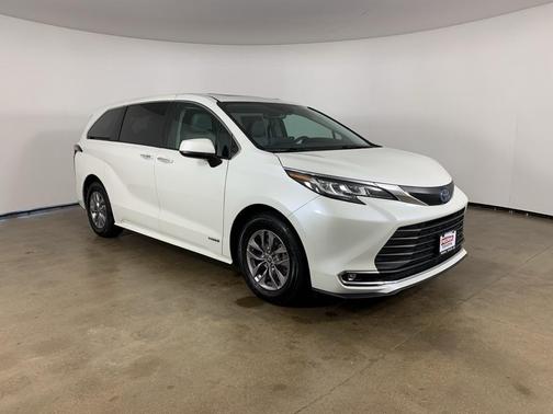 2021 Toyota Sienna XLE 7 Passenger