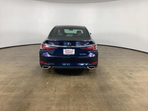 2022 Lexus ES 350 Base