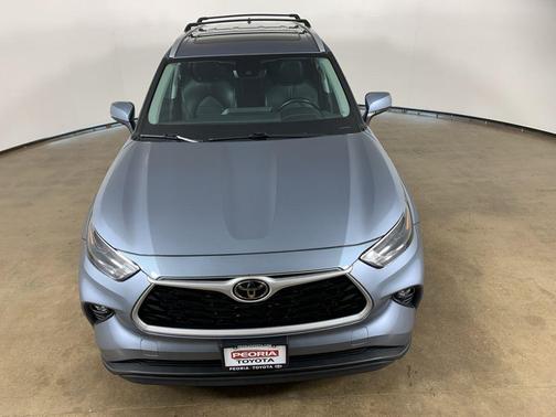 Moon Dust 2023 Toyota Highlander XLE