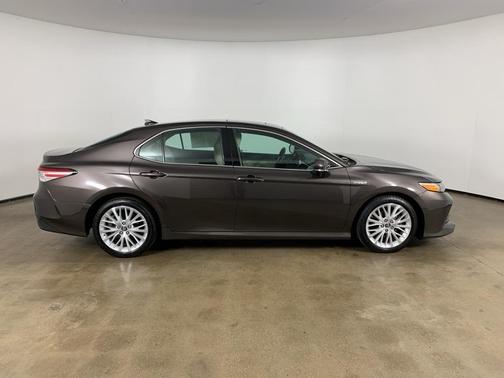 2018 Toyota Camry Hybrid XLE