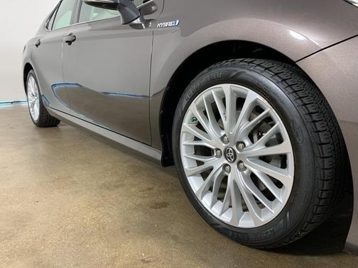 2018 Toyota Camry Hybrid XLE