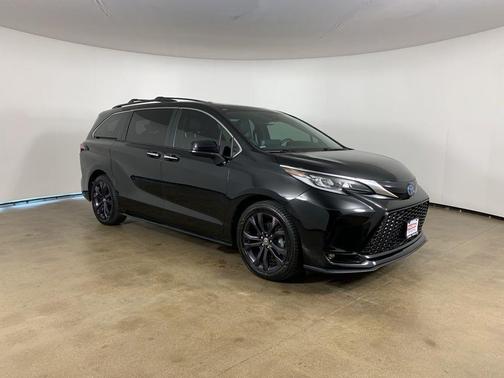 Midnight Black Metallic 2022 Toyota Sienna XSE 7 Passenger