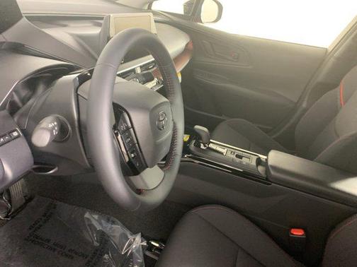 2025 Toyota Prius L