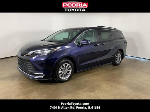 2024 Toyota Sienna XLE 8 Passenger