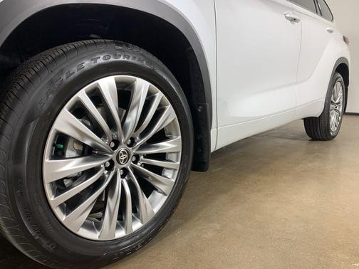 Wind Chill Pearl 2026 Toyota Highlander Limited