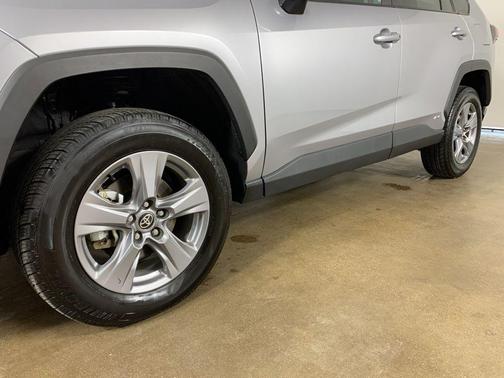 Silver Sky Metallic 2022 Toyota RAV4 Hybrid XLE