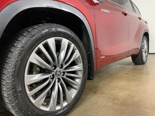 Ruby Flare Pearl 2021 Toyota Highlander Hybrid Platinum