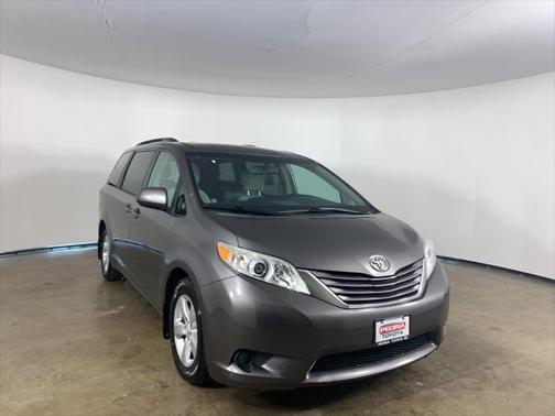 2017 Toyota Sienna LE