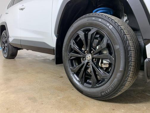 2024 Toyota RAV4 Hybrid SE