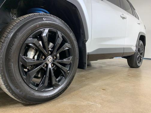 2024 Toyota RAV4 Hybrid SE