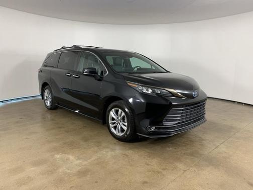 2022 Toyota Sienna Woodland Edition