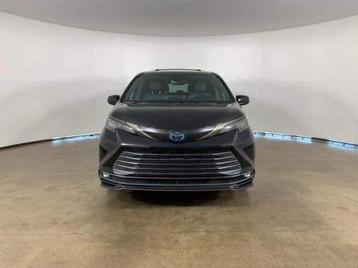 2022 Toyota Sienna Woodland Edition