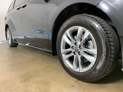 2022 Toyota Sienna Woodland Edition