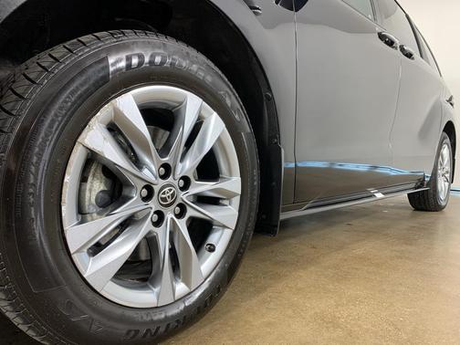 2022 Toyota Sienna Woodland Edition