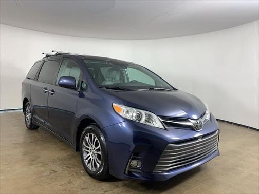 2020 Toyota Sienna XLE