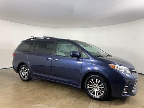 2020 Toyota Sienna XLE