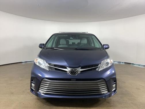 2020 Toyota Sienna XLE