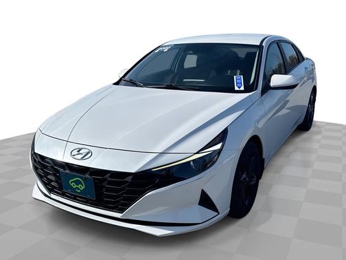 Quartz White 2022 Hyundai ELANTRA SEL IVT
